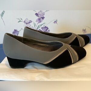 Like New Beacon Comfort-Well Grey and Black Shoes in Size 6
